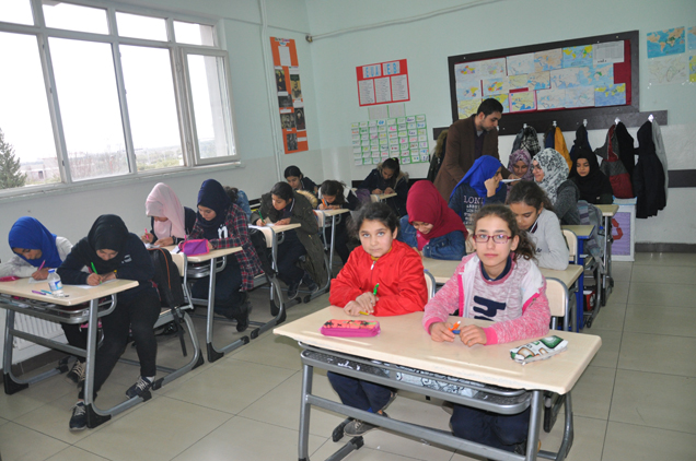 şehit ömer sadettin bakir imam hatip ortaokulunda gözetmensiz sinav yapildi