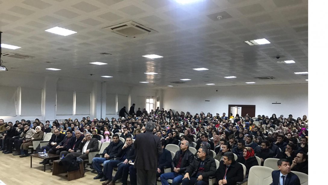 Prof.Dr. Necati CEMALOĞLU tarafından "Lider Öğretmen" konulu konferans verildi.
