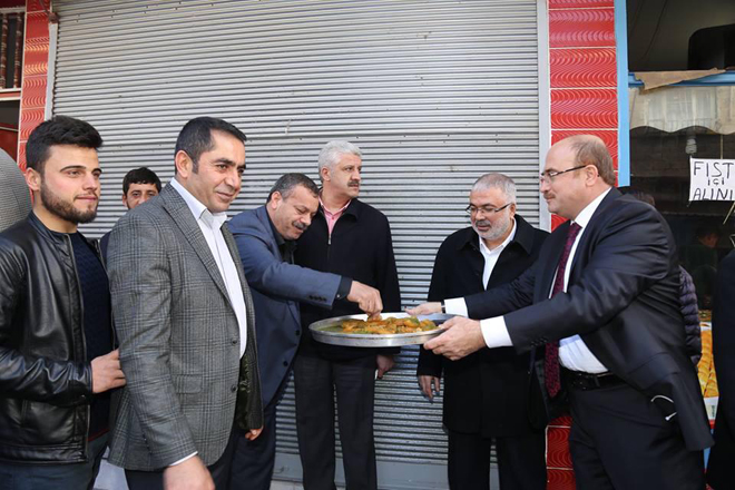 Sari ve akdoğan attarali esnafiyla buluştu