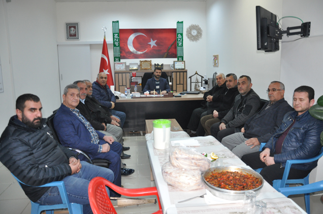Mimar sinan mahallesi muhtar adayi ahmet cengiz yemek verdi