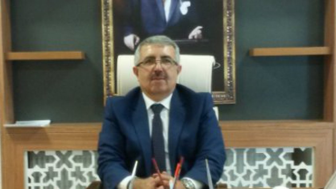 İlçe Milli Eğitim Müdürümüz Sayın Cengiz GÜNDEŞ , İstiklal Marşımızın Kabulünün 98. Y