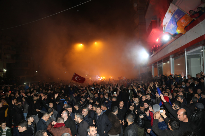 Ak parti de zafer coşkusu