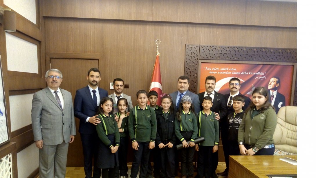 Yunus Emre Ortaokulu´ndan İlçe Kaymakamımız Sayın Kemal ŞAHİN´e Ziyaret
