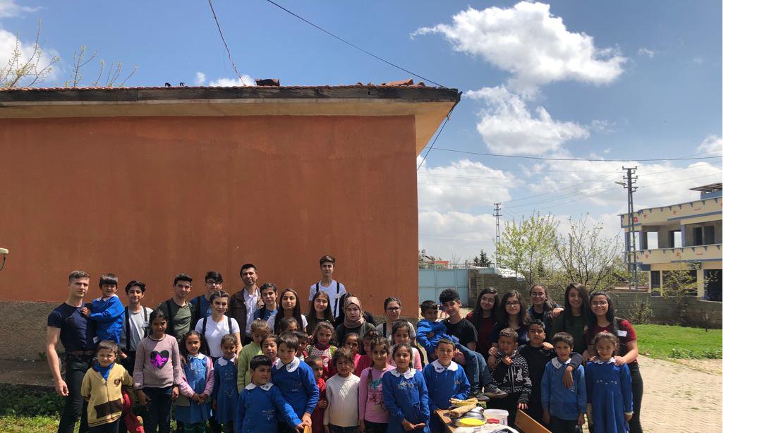 Sosyal Bilimler Lisesi Öğrencilerinden Örnek Etkinlik Sosyal Bilimler Lisesi Öğrencilerinden Örnek Etkinlik