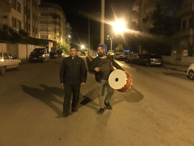 Ramazan davulcularinin sahur mesaisi