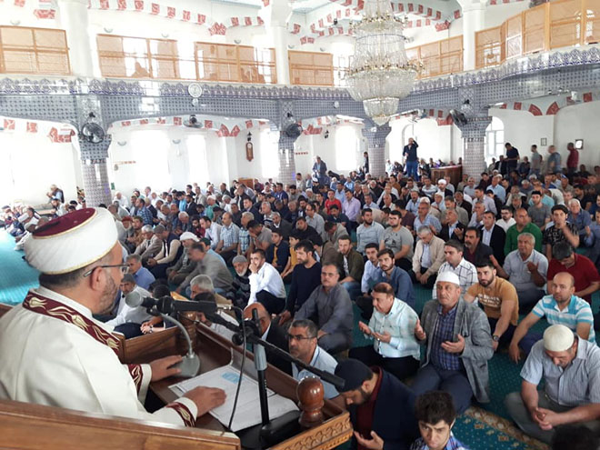 Ramazan ayinin ilk cuma namazina yoğun ilgi