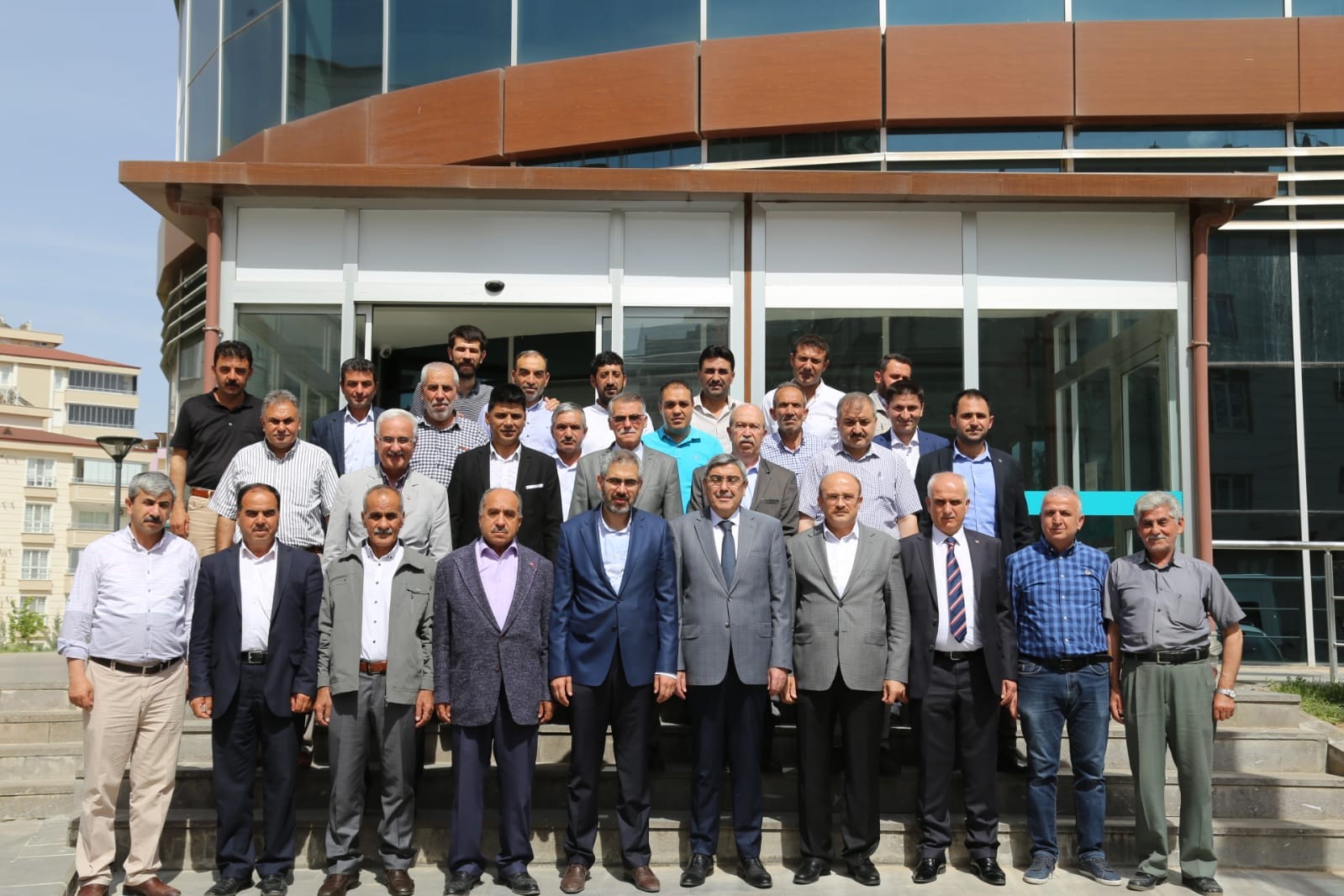 Ak parti il yönetimi nizip belediye başkan sariyi ziyaret etti
