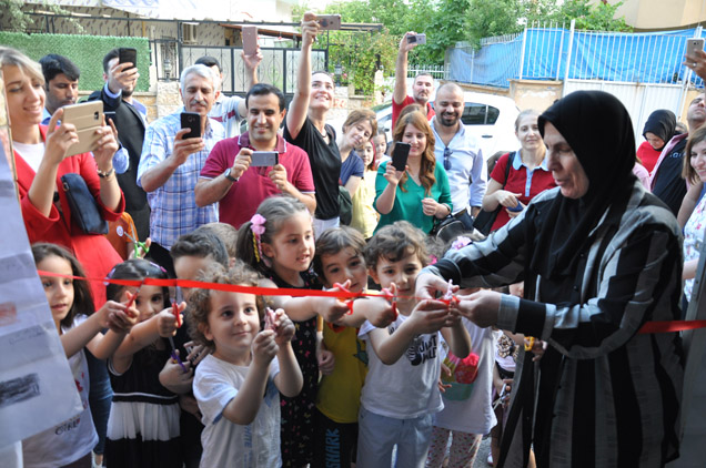 özlem kreş ten resim sergisi