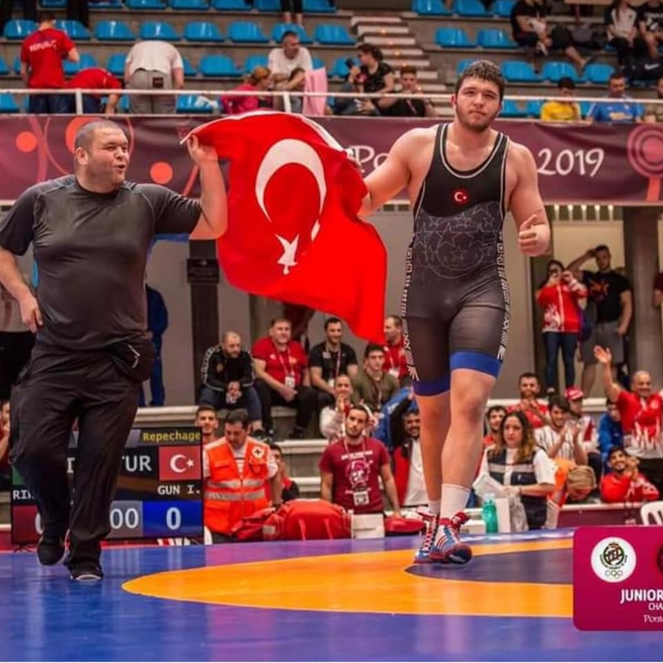Milli güreşçi Hamza Bakır Avrupa Şampiyonu