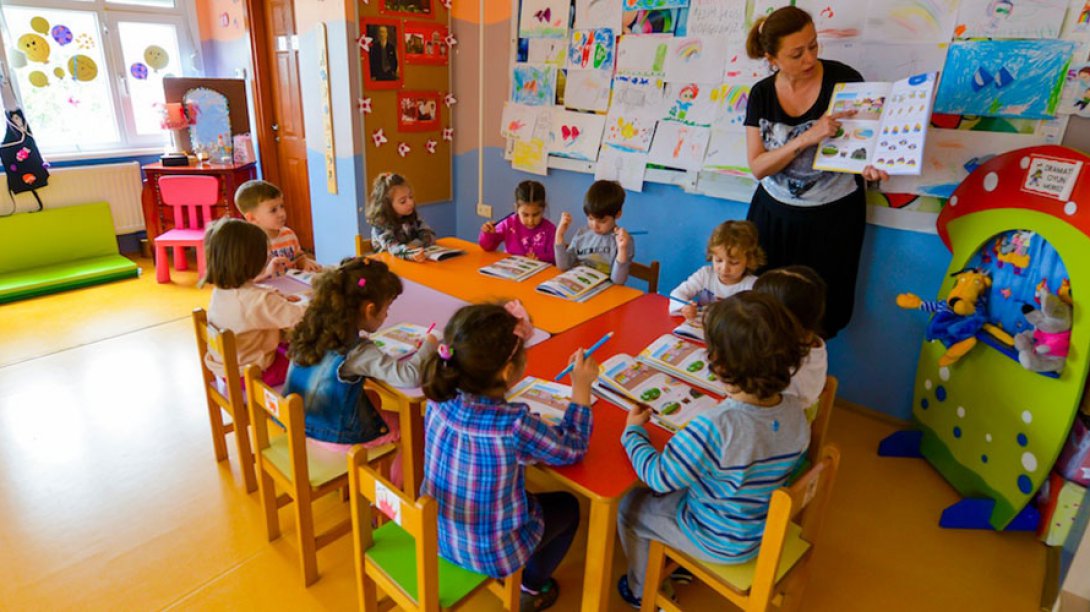 Anaokuluna gidemeyen çocuklara yaz aylarinda eğitim imkâni