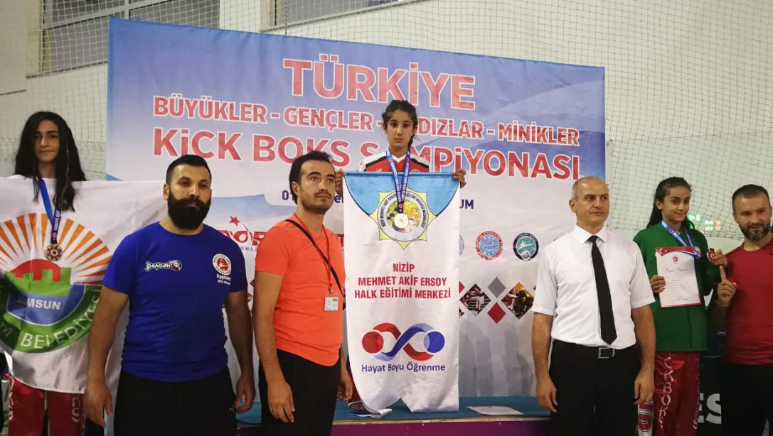 Mehmet Akif Ersoy Halk Eğitim Merkezi Spor Kulübü Sporcularından Türkiye Şampiyonlukl