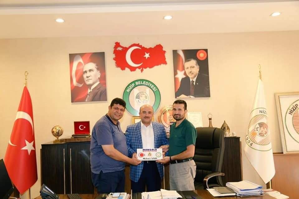 Sari, gençlerimizin her zaman yanindayim