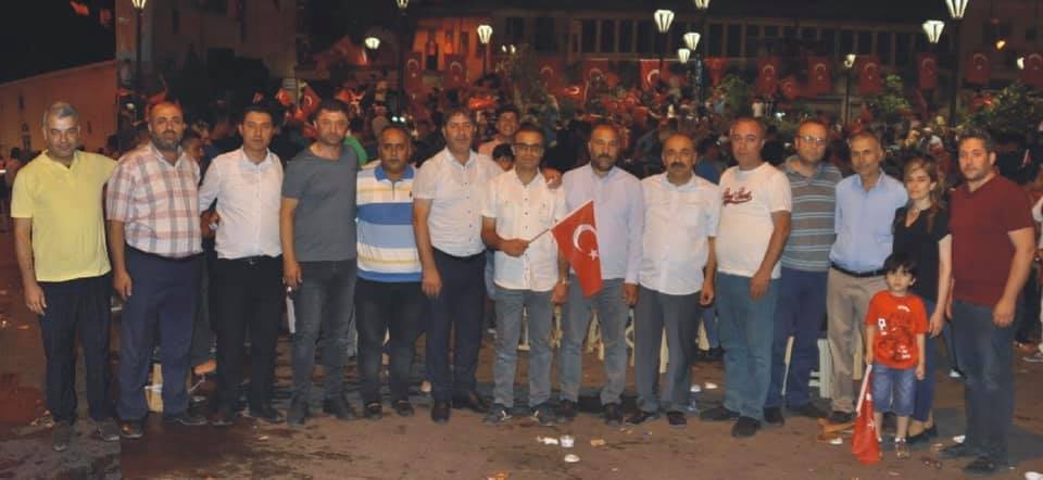 Nizip Gazeteciler Derneği üyeleri Meydanda Buluştu