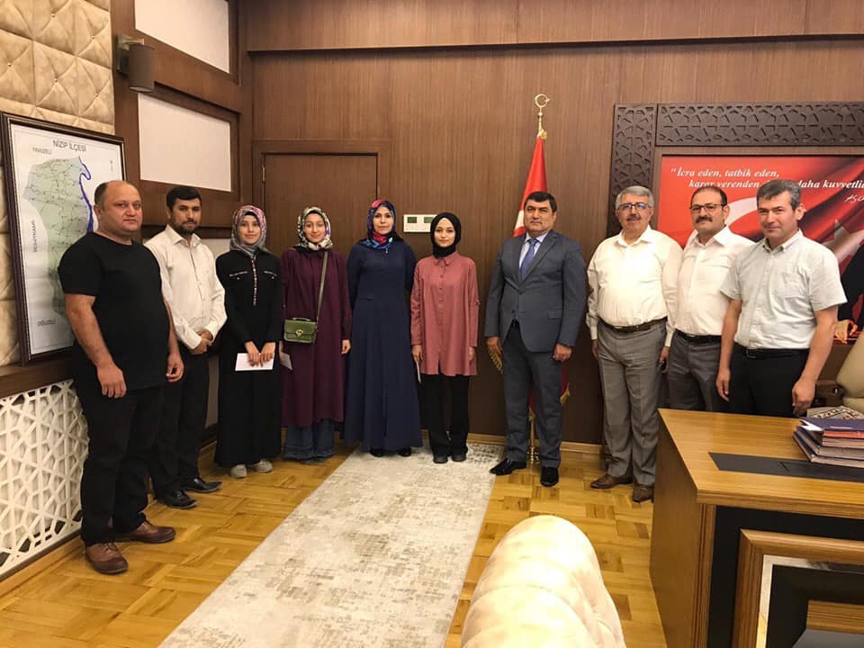 YKS de başarılı olan gençlerden Kaymakam Şahine ziyaret