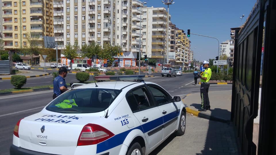 Polis, kirmizi işik uygulamasi yapti