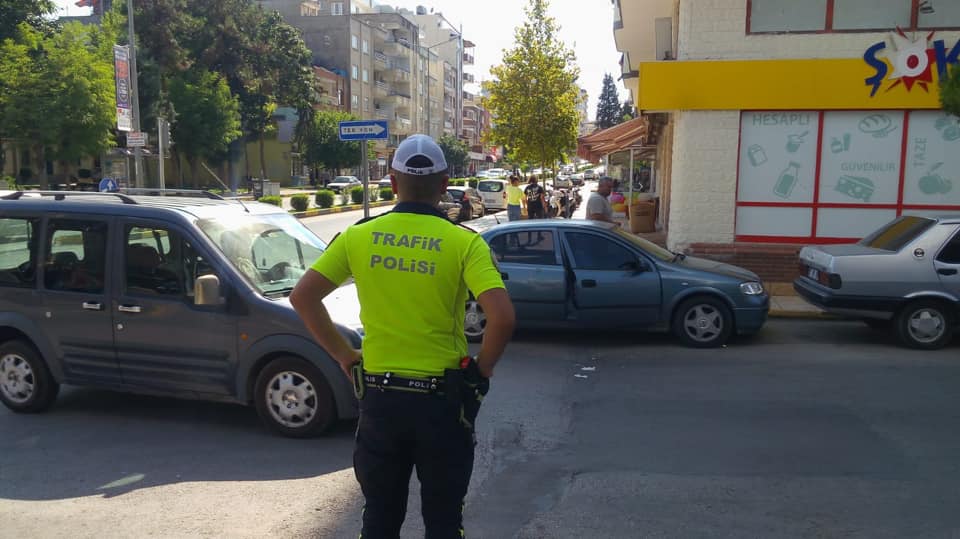 Polis trafikte göz açtirmiyor