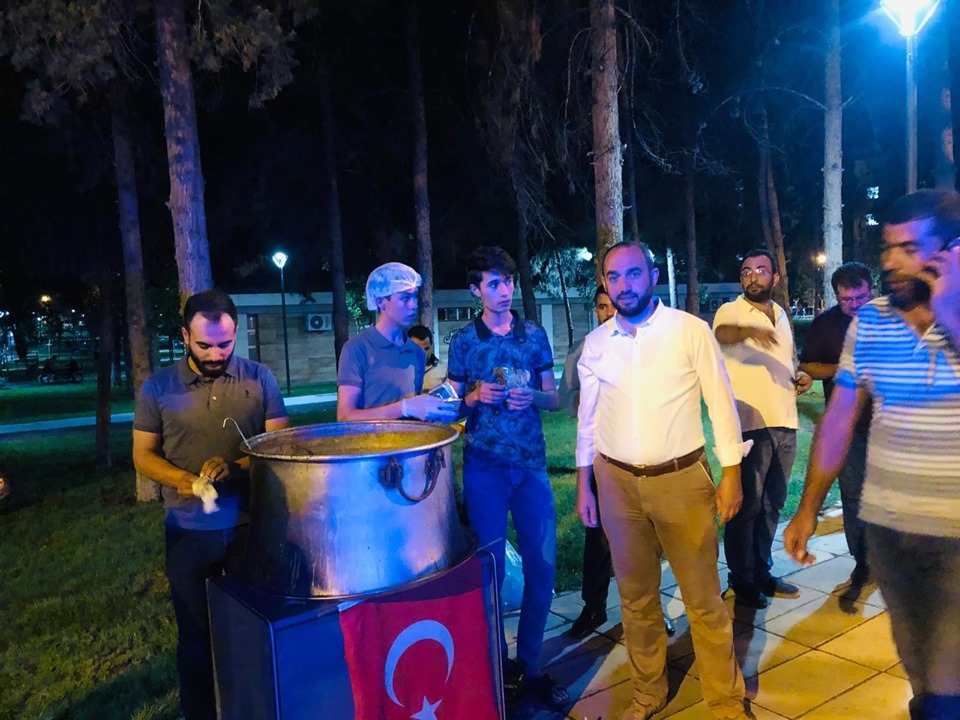 Yeniden Refah Partisi Aşure Dağıttı