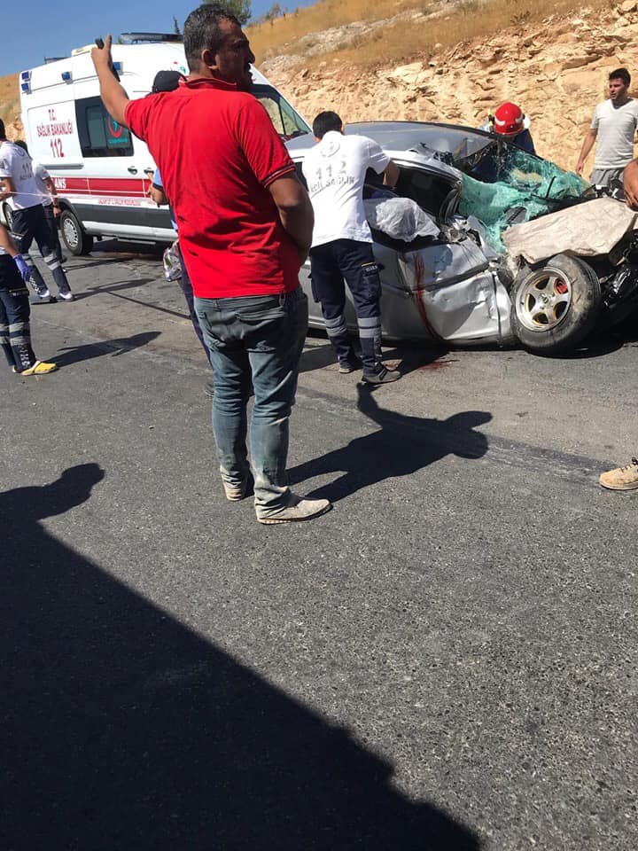 Otomobil kamyonete çarptı: 1 ölü, 1 yaralı