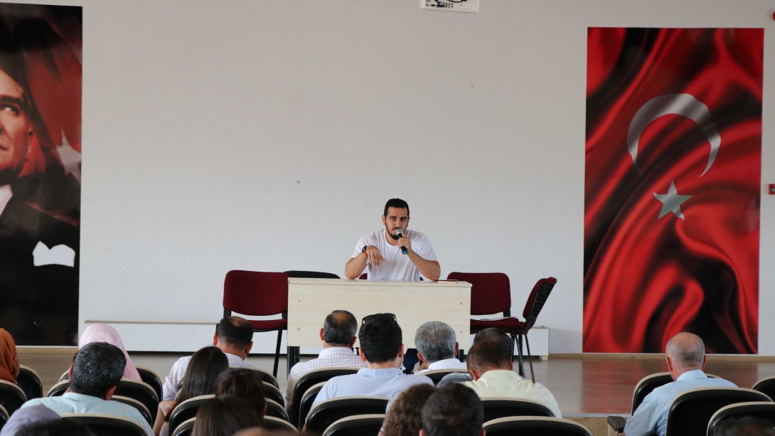 15 Temmuz Gazimiz İsmet DOĞAN'dan İlçemiz Öğretmenlerine Seminer