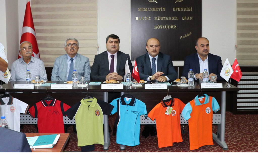 Nizip Ticaret Borsası'ndan Kıyafet Yardımı
