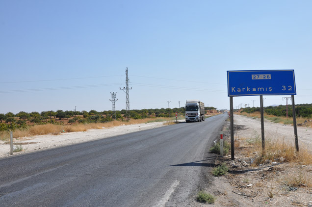 Karkamiş karayolu yarim kaldi
