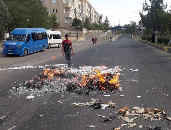 Kağıt Yüklü Araç Alev Aldı