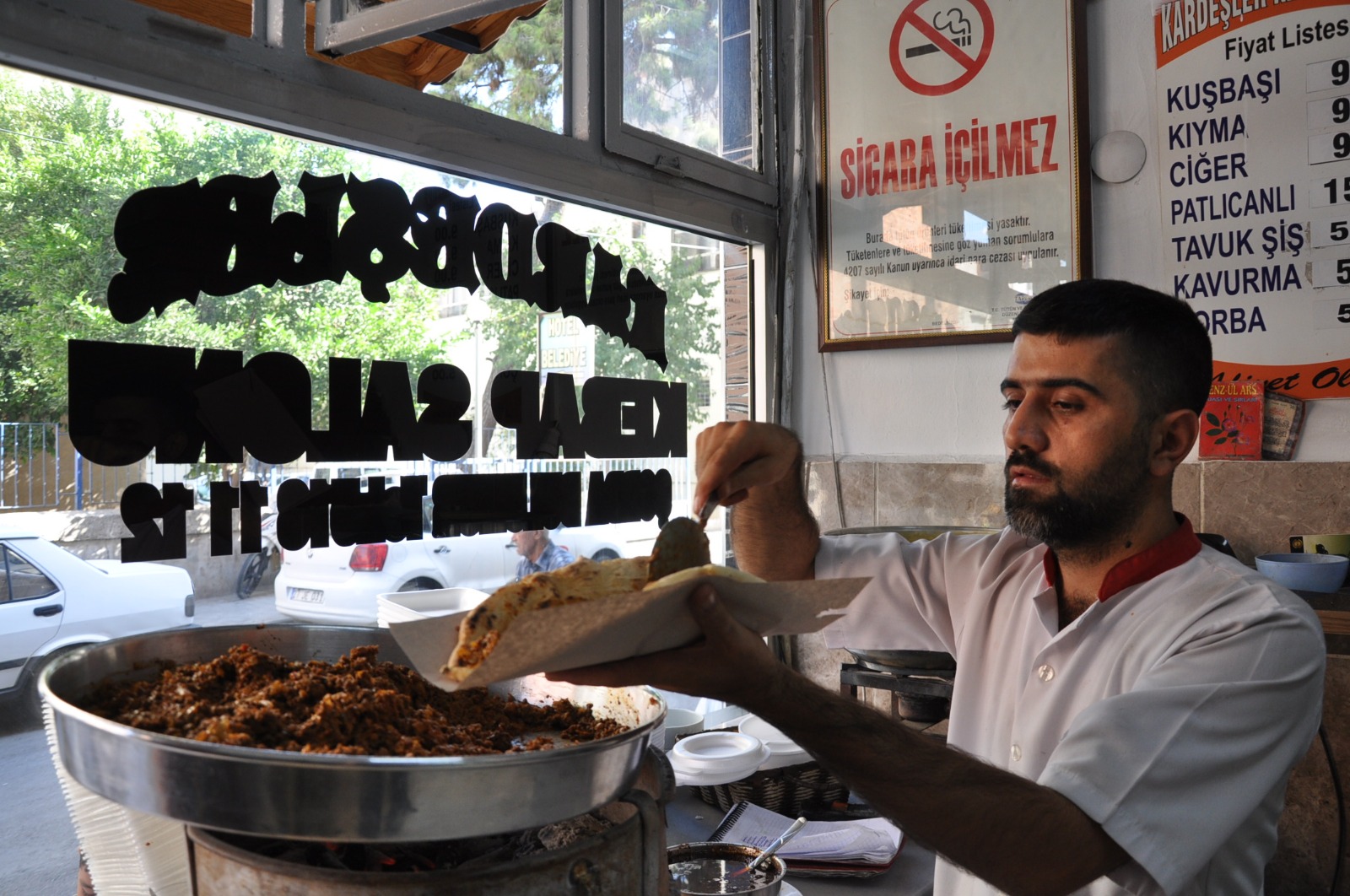 Nizipin mütevazı lezzetleri  kavurma, ciğer, nohut dürümü