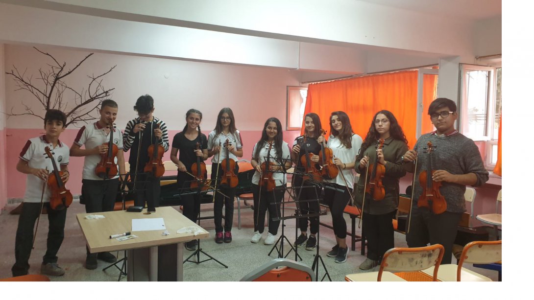 Nizipli Hayırseverimizden Nizip Anadolu Lisesi'ne Müzik Aletleri Yardımı