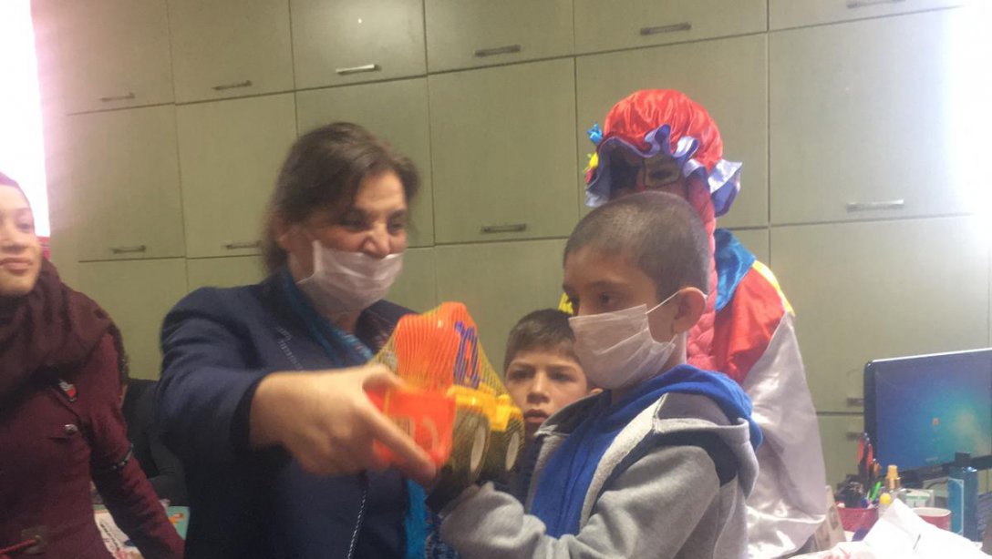 Alkan Mesleki Ve Teknik Anadolu Lisesi Öğrencileri ve Öğretmenleri Lösemili Çocuklar 