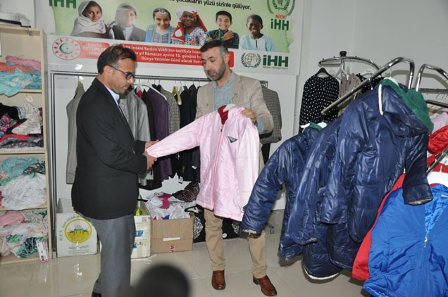 Nizip te, İHH dan giysi yardımı