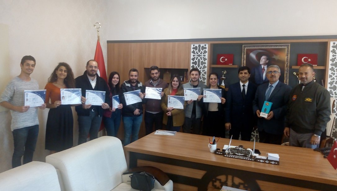 THK Model Uçak Kursu Sertifikaları İlçe Müdürümüz Cengiz GÜNDEŞ Tarafından Verildi