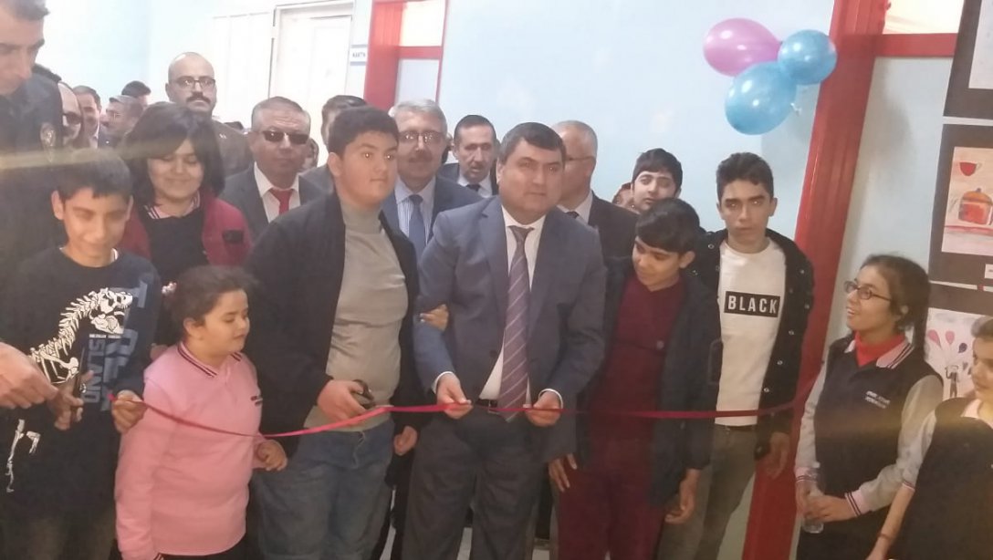 Namık Kemal Ortaokulu'nda, 3 Aralık Dünya Engelliler Günü Resim Sergisi Açılışı Yapıl