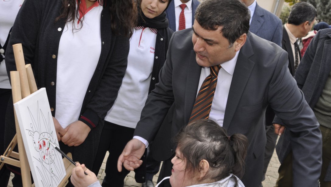 Abdulhamithan Kız AİHL'den 3 Aralık Dünya Engelliler Günü Etkinliği