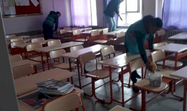 Hükümlüler okul temizliği yaptı Hükümlüler okul temizliği yaptı