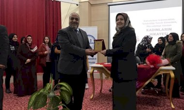 “Kur’ân-ı Kerim’i Okumanın ve Yaşamanın Önemi” konulu konferans “Kur’ân-ı Kerim’i Okumanın ve Yaşamanın Önemi” konulu konferans