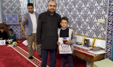 Altindağ mahallesi molla halil camiinde ödül töreni yapildi