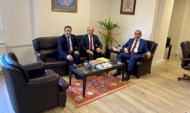 Belediye Başkanı Sarı Ankara’da Belediye Başkanı Sarı Ankara’da