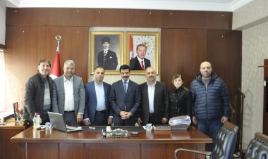 Nizip Gazeteciler Derneği’nden Kaymakam Bağlı’ya Ziyaret Nizip Gazeteciler Derneği’nden Kaymakam Bağlı’ya Ziyaret