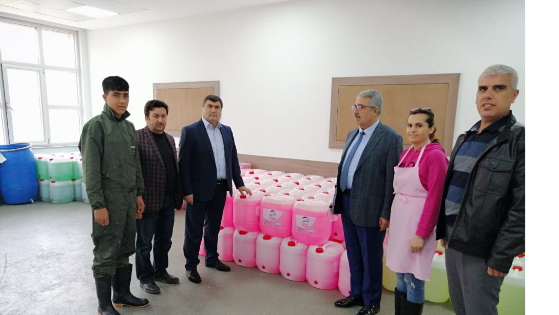 Temizlik Ürünleri, Dezenfektan ve Maske Üretimleri Yapan Okullarımıza İlçe Kaymakamım