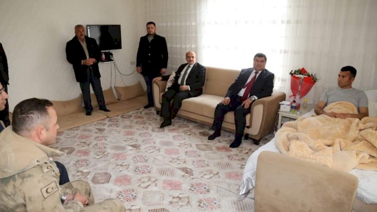 Kaymakam Şahin ve Belediye Başkanı Sarı’dan Gaziye ziyaret Kaymakam Şahin ve Belediye Başkanı Sarı’dan Gaziye ziyaret