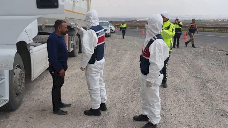 Jandarma Sürücülerin Ateşini ve araçtakilerin ateşlerini ölçttü