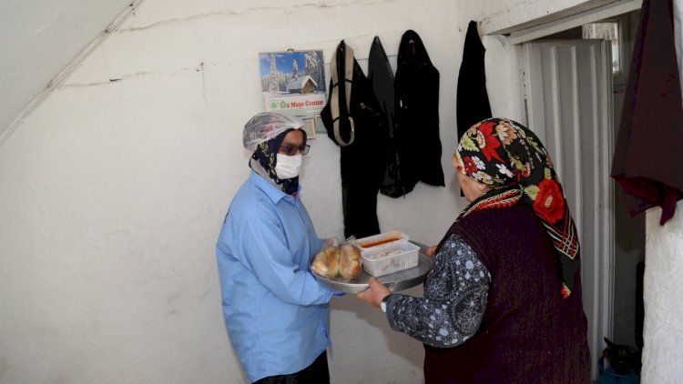 Nizip Belediyesi’nin iyilik melekleri görev başında
