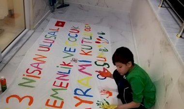 Eyup Eren Türk bayrağı istedi, polis evine getirdi Eyup Eren Türk bayrağı istedi, polis evine getirdi