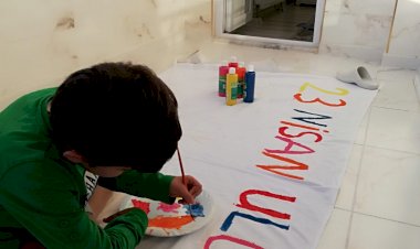 Eyup Eren Türk bayrağı istedi, polis evine getirdi Eyup Eren Türk bayrağı istedi, polis evine getirdi