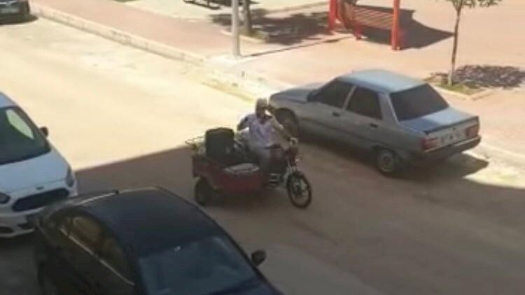 Müzikli ekmek satışı ilgi görüyor Müzikli ekmek satışı ilgi görüyor
