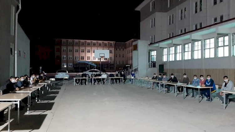 Kaymakam Şahin, cezaevi memurları ile bir araya geldi