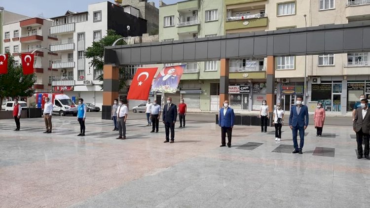 Nizip'te 19 Mayıs Atatürk'ü Anma, Gençlik ve Spor Bayramı kutlanıyor