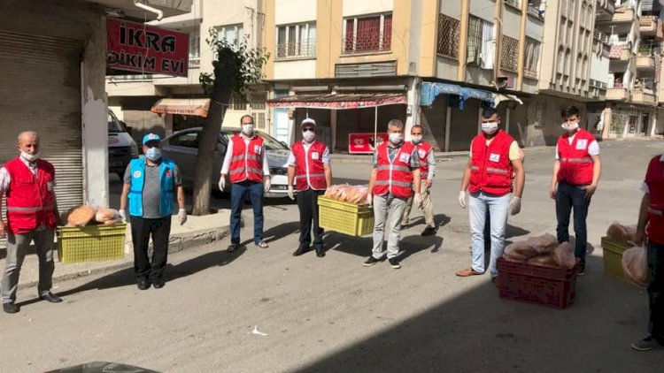 Diyanet Vakfı ve Kızılay’dan ekmek yardımı Diyanet Vakfı ve Kızılay’dan ekmek yardımı