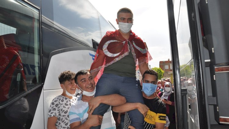 Nizip’te oyun havalı asker uğurlama