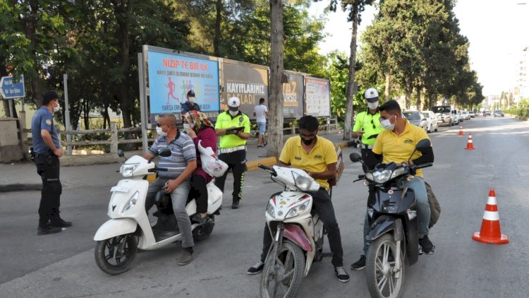 Polis motosikletlere hem evrak hemde maske sordu